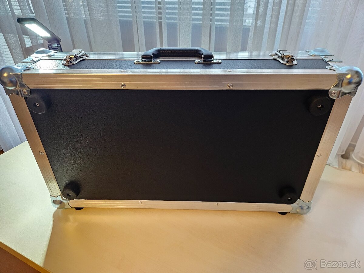 Pedalboard + power supply + kufor - 8
