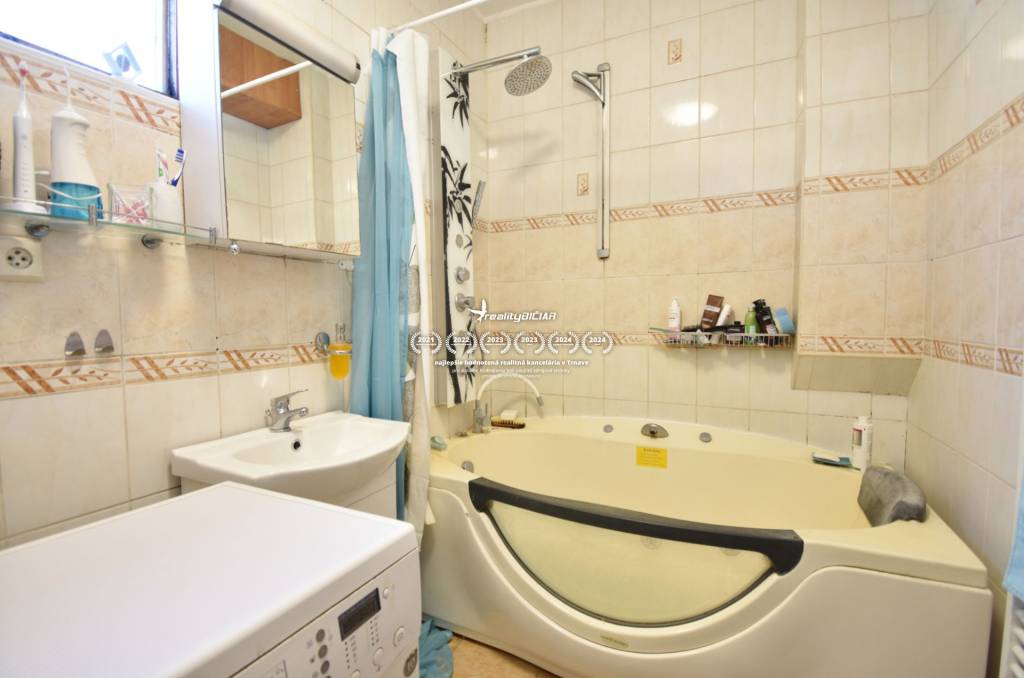 Na predaj 4 izbový RD s potenciálom v Zavare - 8