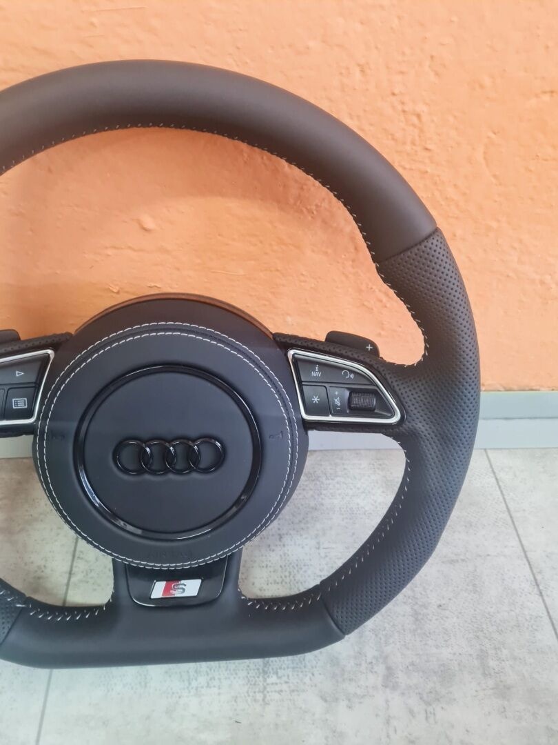 AUDI MULTIFUNKCNY VOLANT S AIRBAGOM A PADLAMI, biela niť - 8