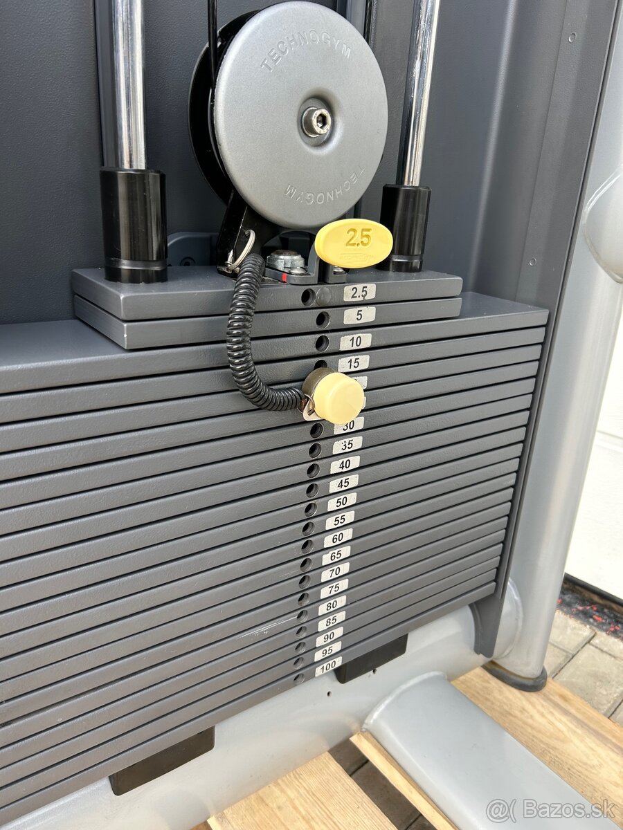 Stroj na ramená Technogym Selection delts machine - 8