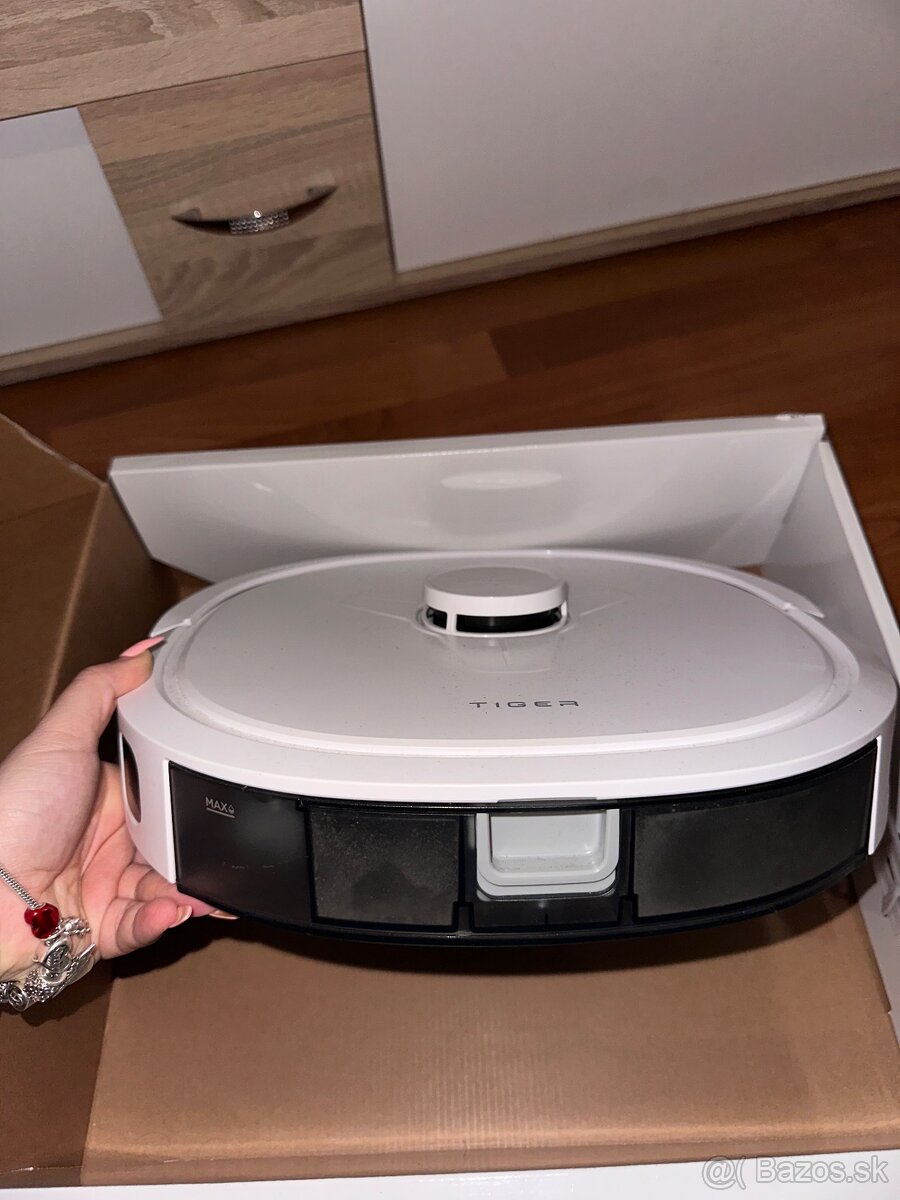 Robotický vysávač ETA - 8