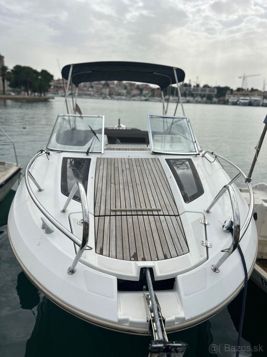 Motorový čln Jeanneau - 8