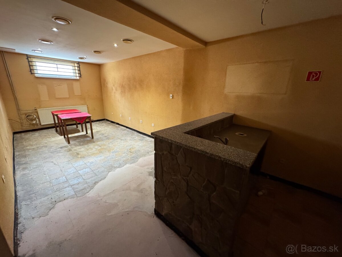 Polyfunkčná budova v centre Trstenej - 8