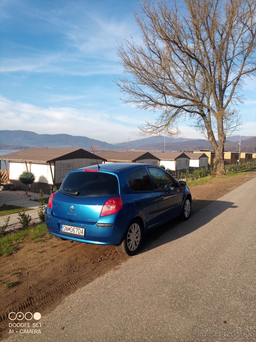 Renault Clio 1.6 - 8