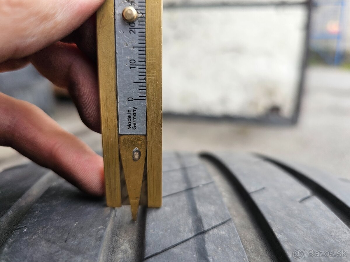 225/45R17 - 8