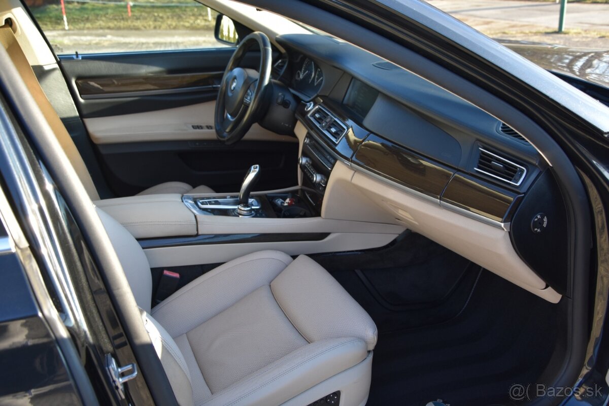 BMW Rad 7 750i xDrive - 8