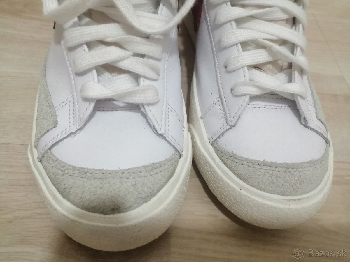 NIKE - 8