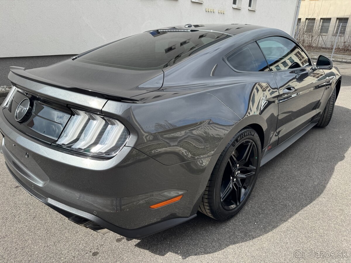 Ford Mustang GT - 8
