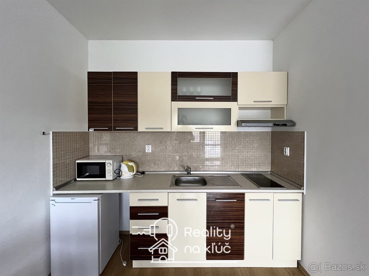 Na predaj zariadený 2-izbový apartmánový byt s balkónom - 8