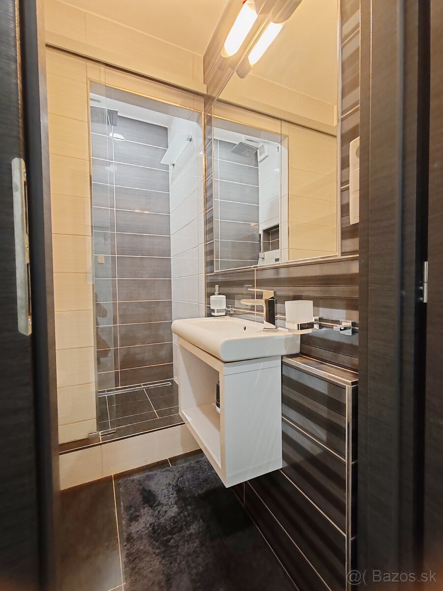 Topoľčany - zariadená garsónka v CENTRE - 8
