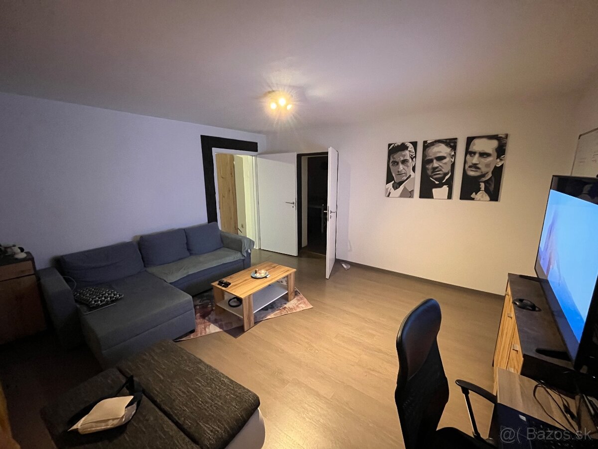 Predám 4-izbový rodinný dom v obci Veľké Zálužie - 8