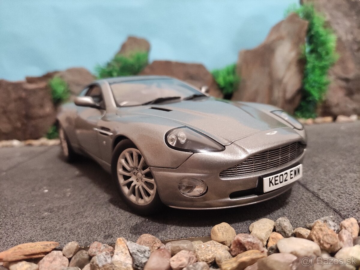 prodám model 1:18 aston martin vanquish James Bond - 8