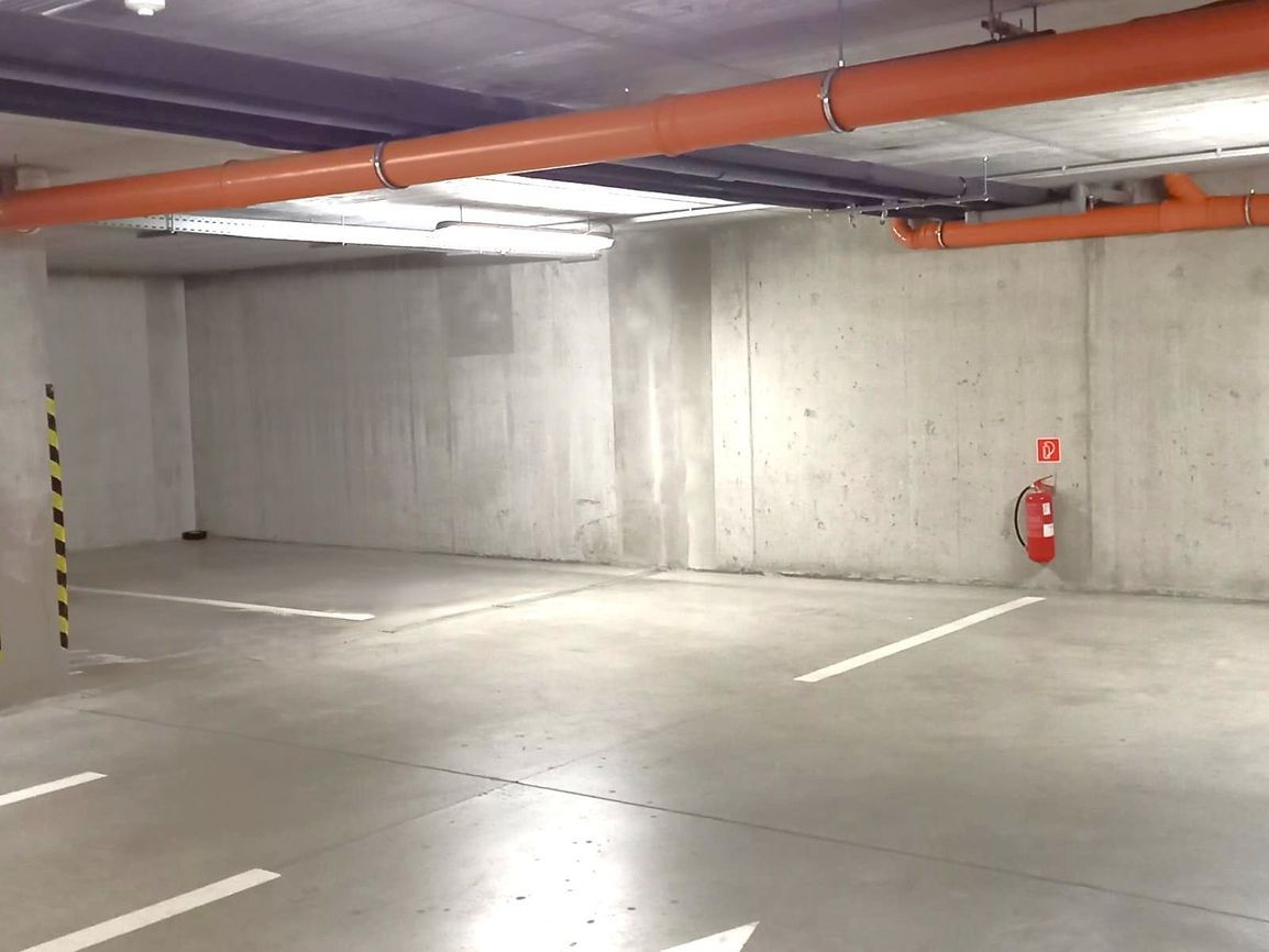 Pri Medickej záhrade, Bratislava I. prenájom vnútorné garážo - 8