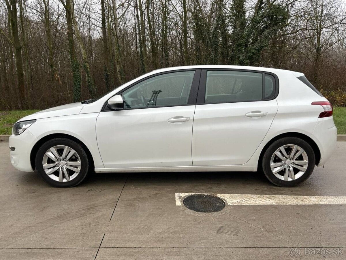 Peugeot 308 1.2 - 8
