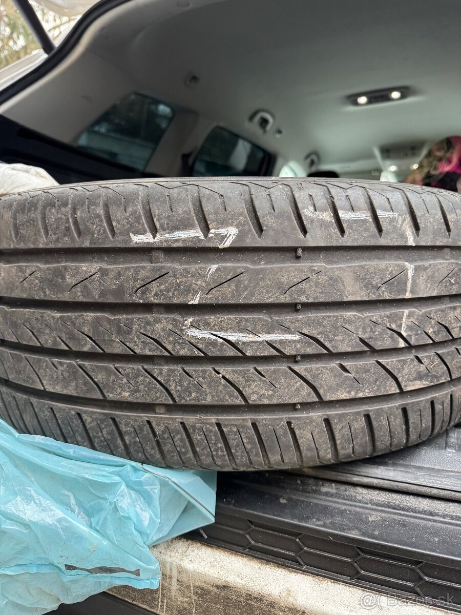 Letné pneu 245/40 r19 - 8