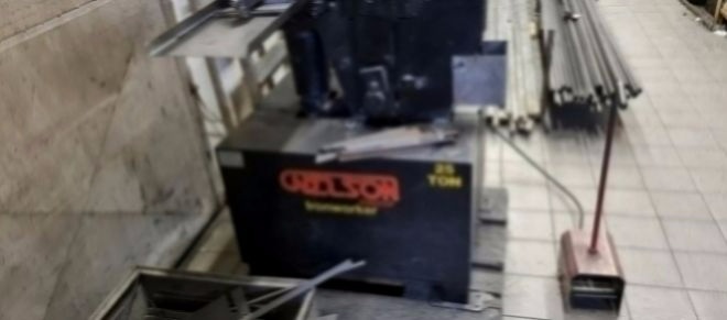 Hydraulický kombinovaný stroj 25 t Nelson použitý - 8