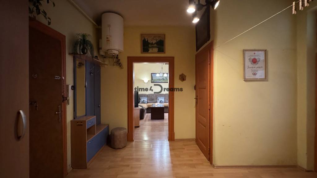 NA PREDAJ 2 izbový byt v historickej bytovke v centre NITRY - 8