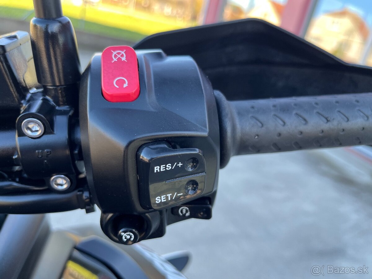 Triumph Tiger 800 - 8