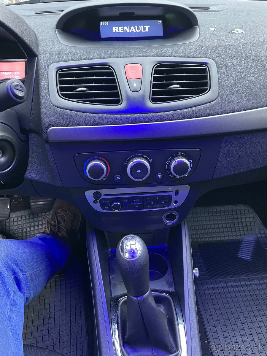 Renault Fluence 1.6 16V - 8