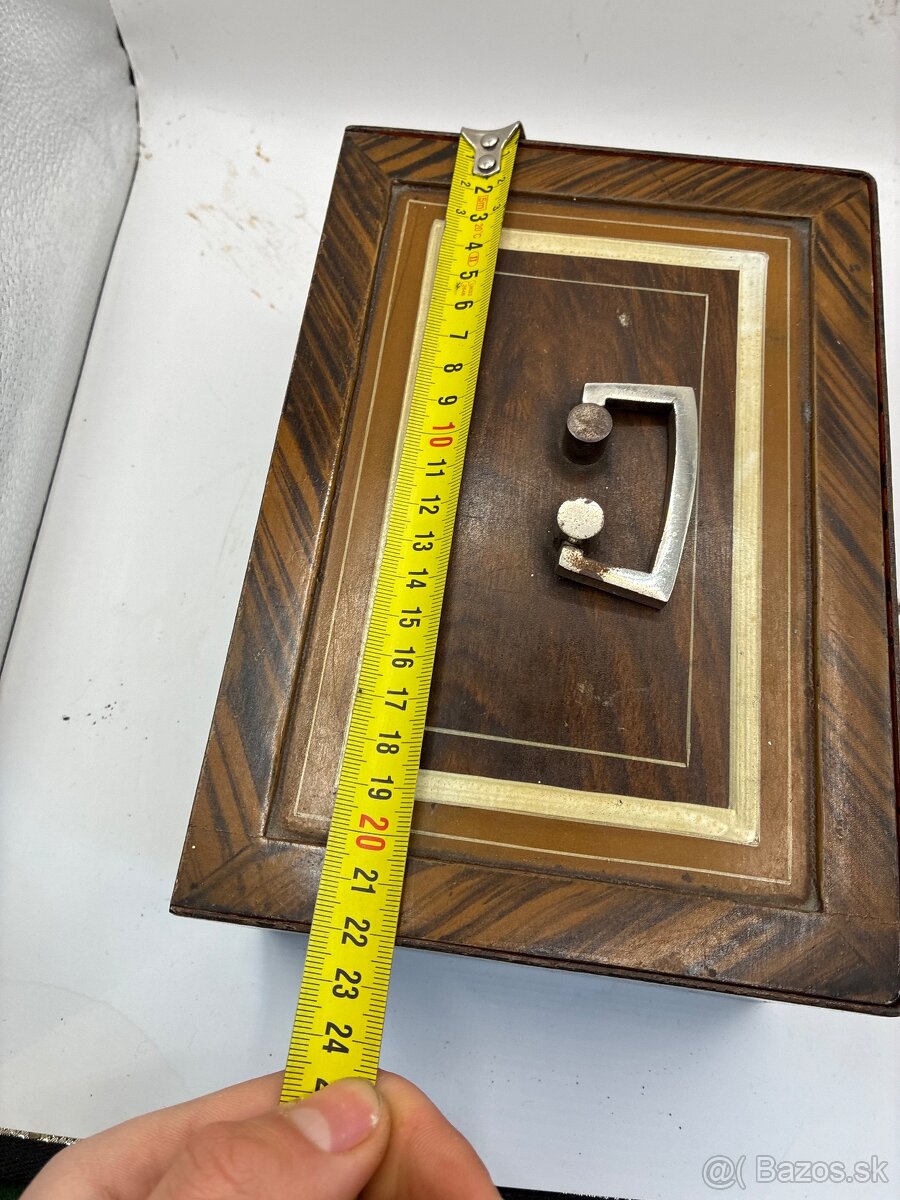 Starožitný kovový trezor - 8