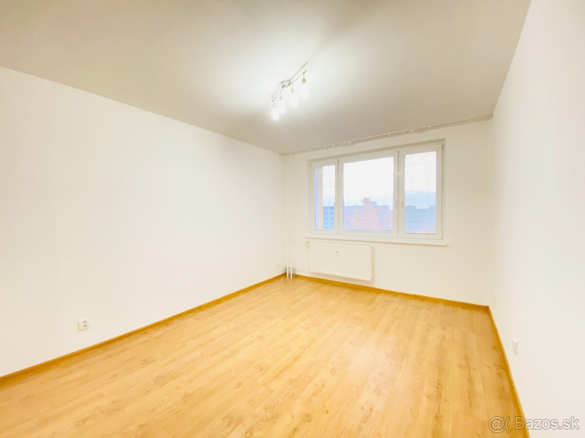 NA PRENÁJOM VEĽKÝ 3-IZBOVÝ BYT S DVOMA LOGGIAMI, UL. FÁBRYHO - 8