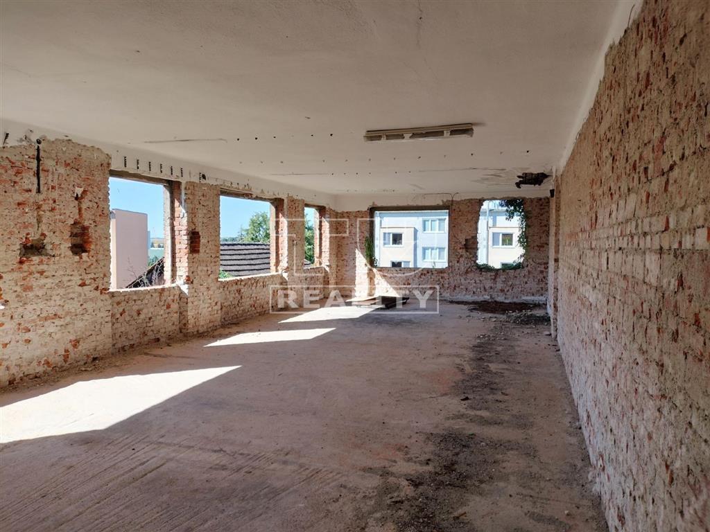 Na predaj polyfunkčný objekt, dom - 8