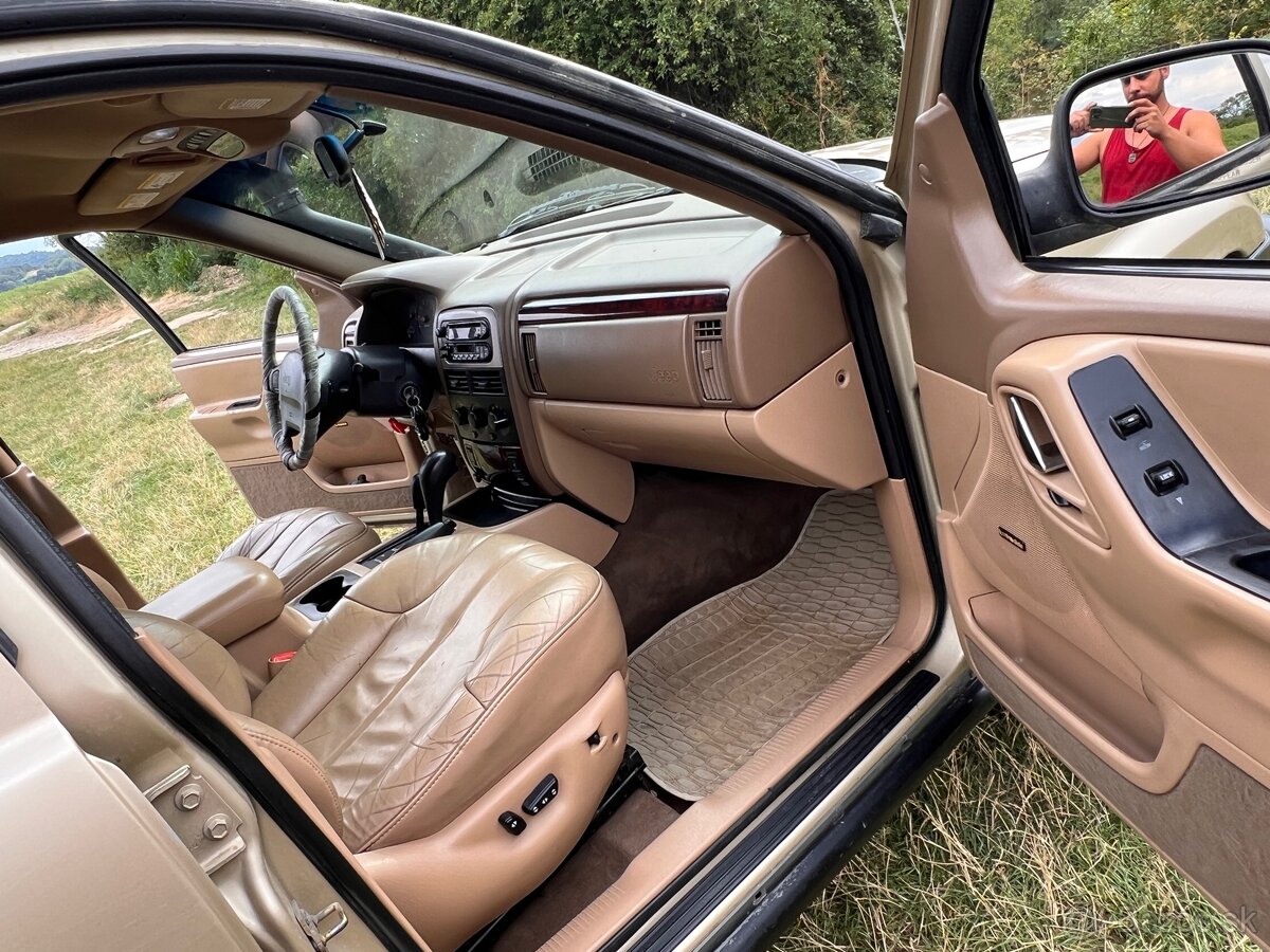 Jeep Grand Cherokee - 8