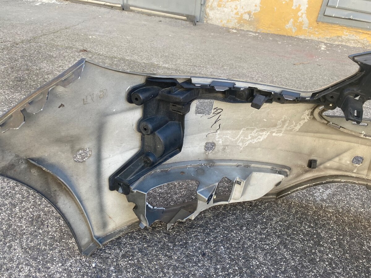 Ford Focus Mk3 predny naraznik - 8