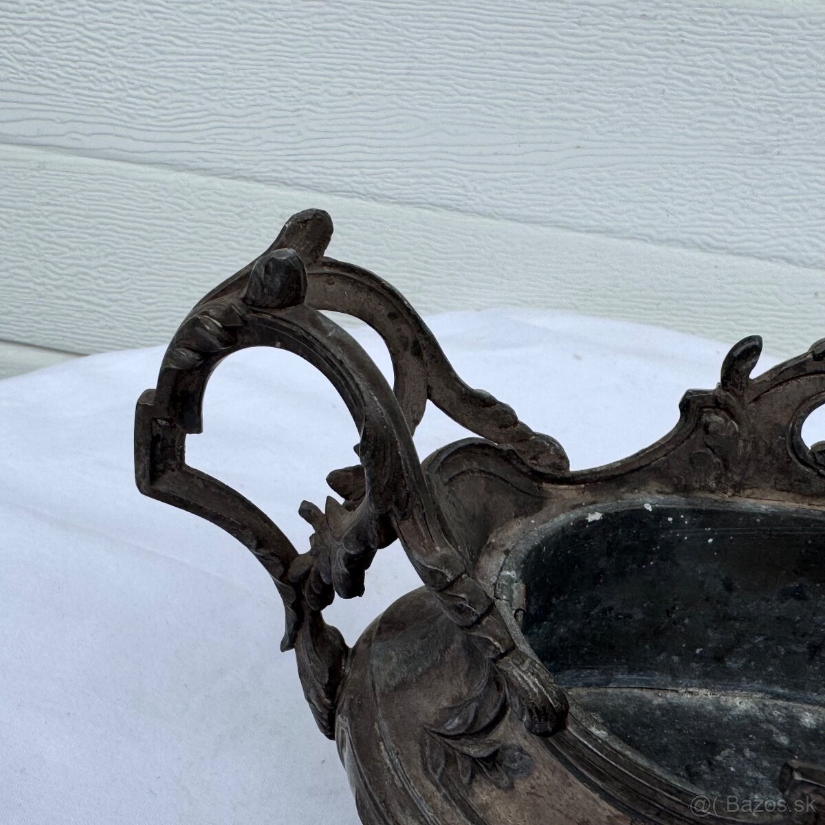 Starožitná zdobená žardiniéra s ružičkama - 8