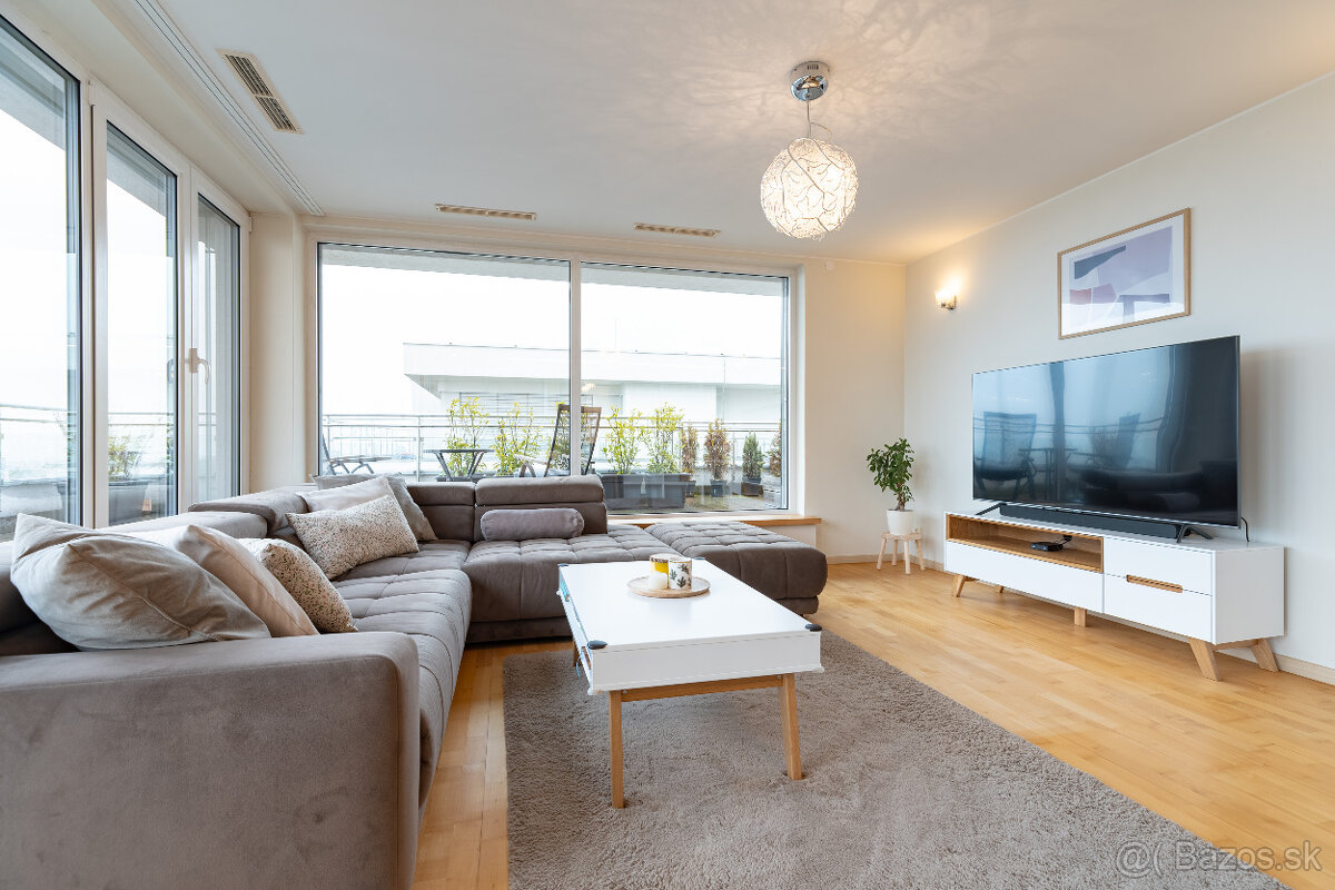 LUXUSNÝ 4 IZB BYT (Penthouse) s TERASOU s VÝHĽADOM na MESTO - 8