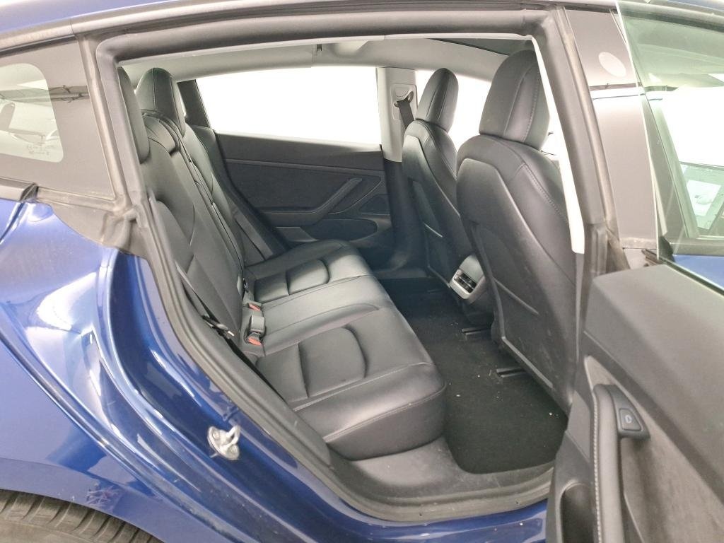 Tesla Model 3 LR, tepelné čerpadlo, LED Matrix - 8