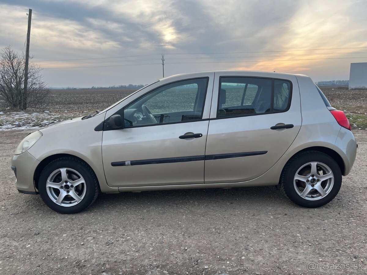 Renault Clio 1.2 benzín - 8