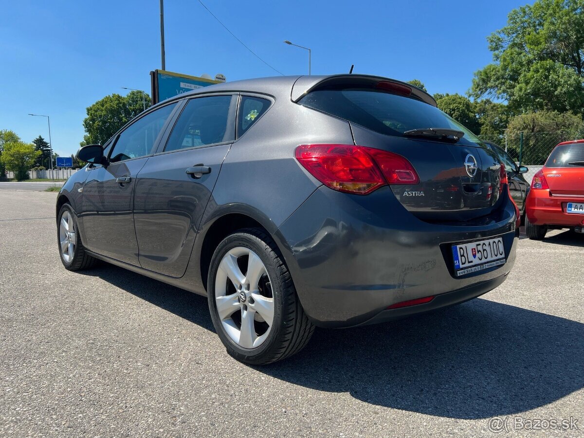Opel Astra 1.6 benzín, 85kW, MT/5, rok:04.2012. - 8