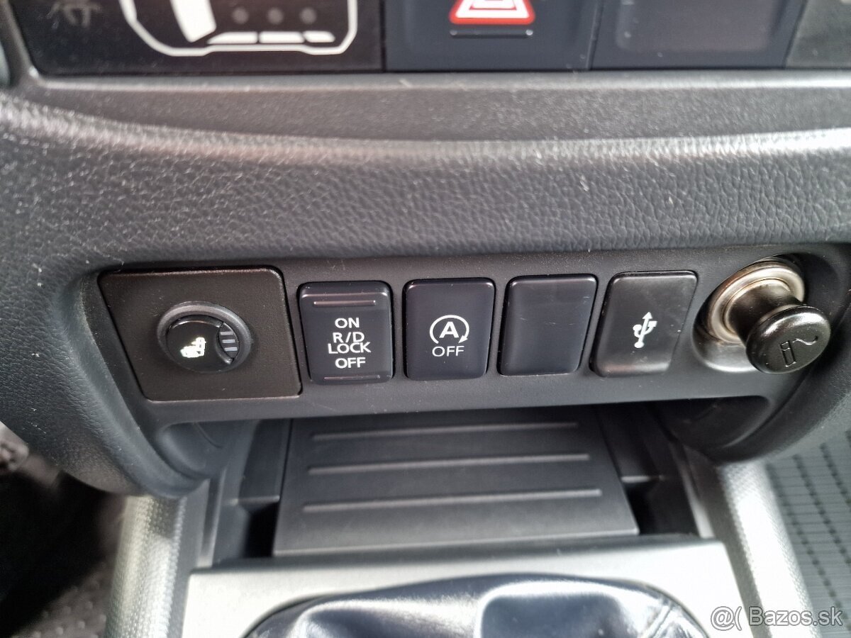 MITSUBISHI L200 2019 2.4D-ID 4X4 + UZÁVIERKA ZAD. DIF. - 8