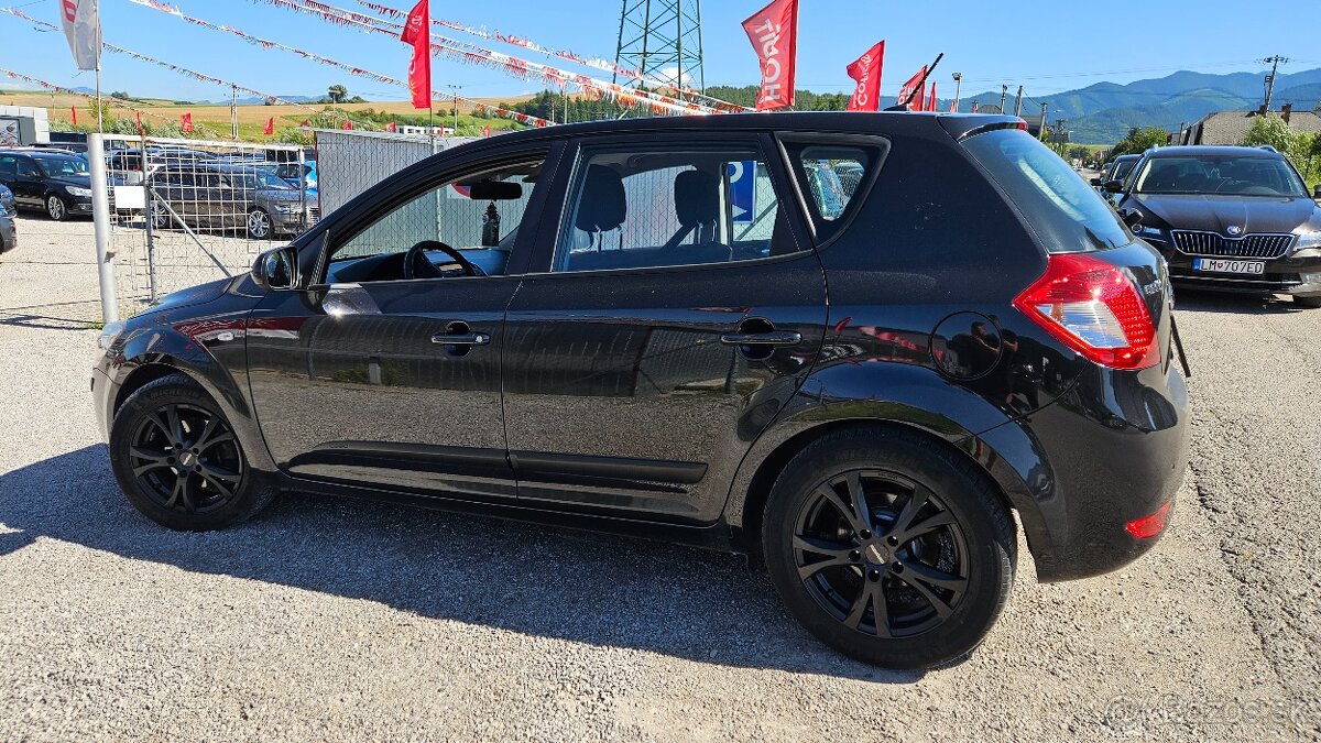 Kia Cee´d 1.6 CRDi VGT 115k TX ISG - 8