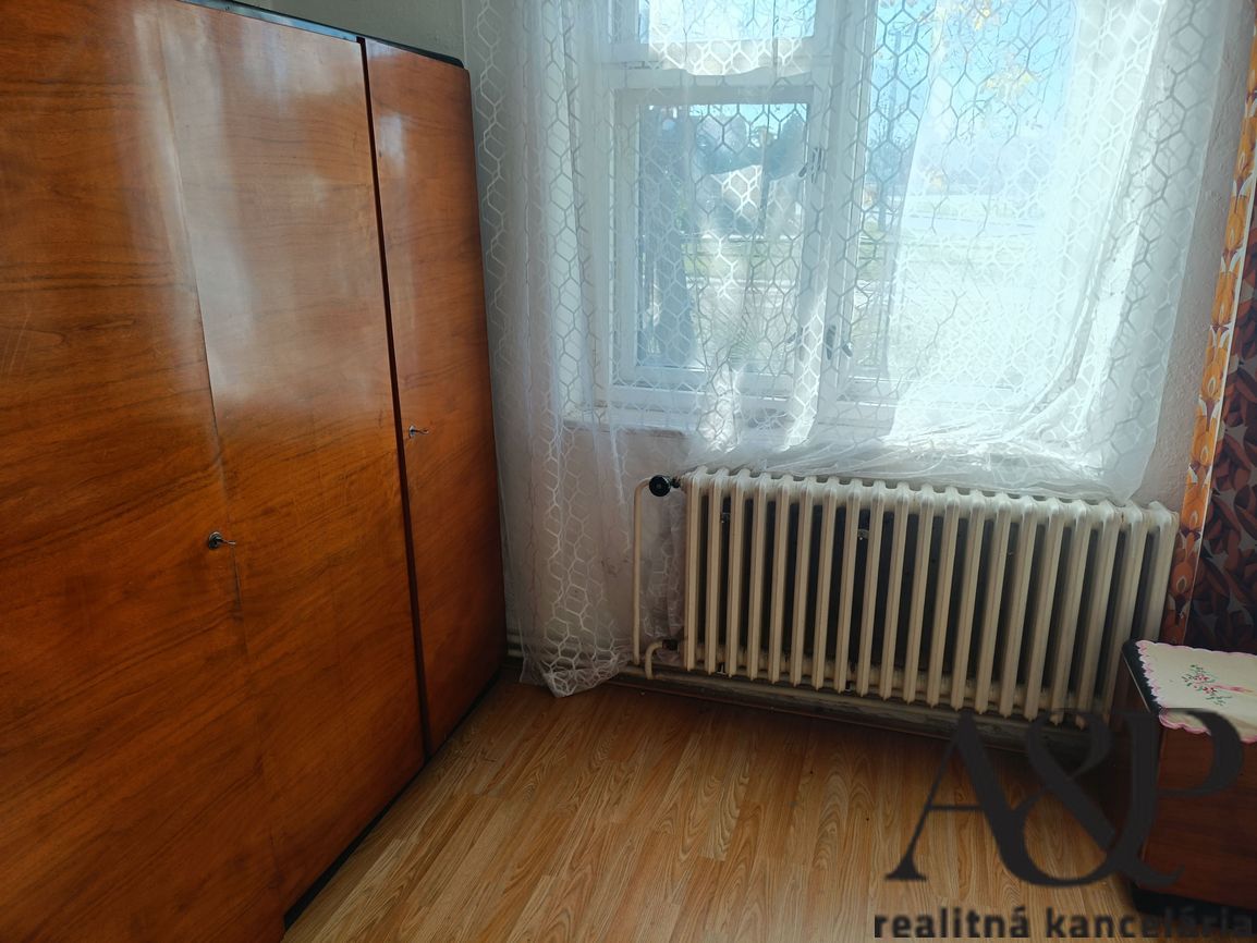 NA PREDAJ STARŠÍ RD S POZEMKOM, 593 M2, BORSKÝ SV.JUR, okr. - 8