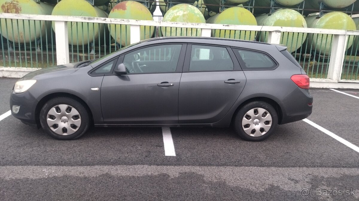 Opel Astra J 11/2011 - 8