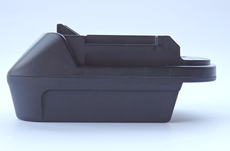 Adaptér MILWAUKEE / MAKITA 18V - 8