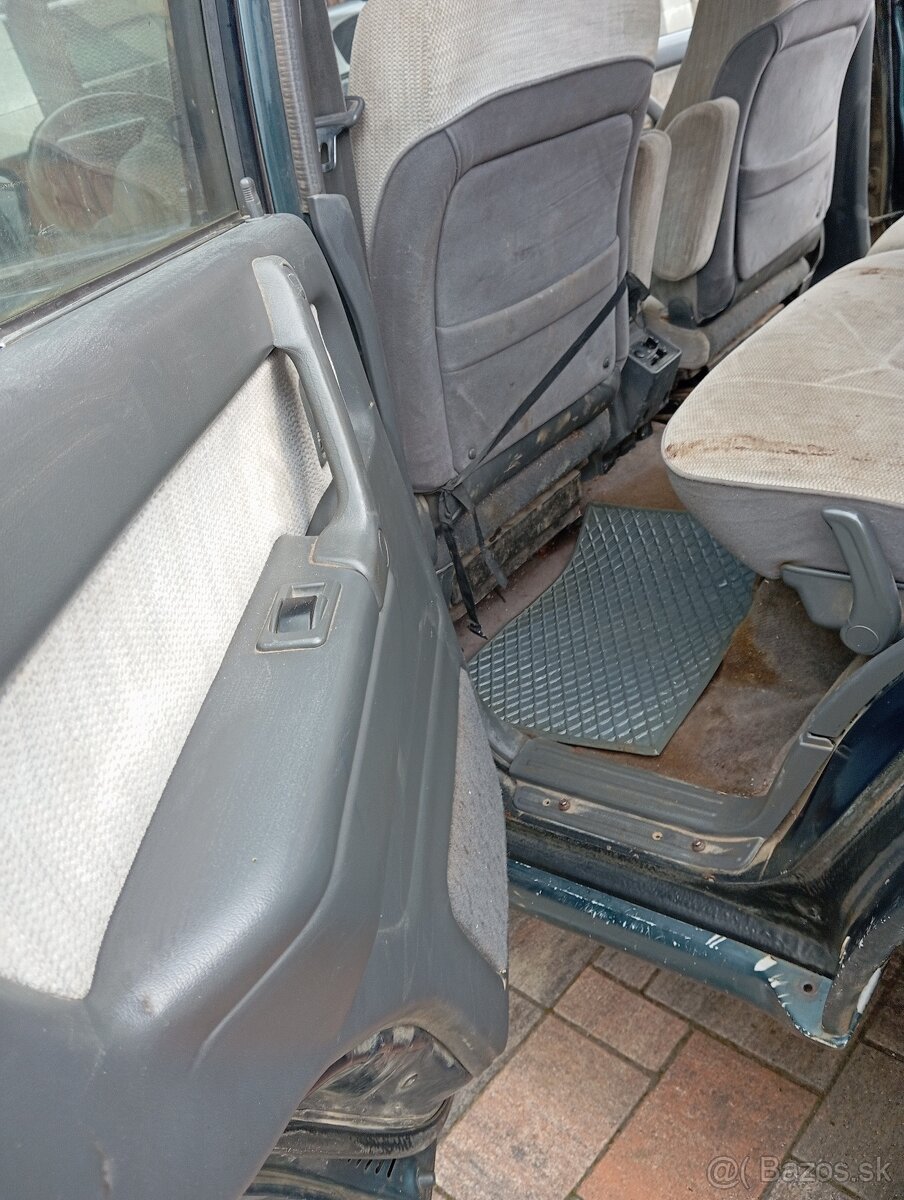 Mitsubishi Pajero wagon - 8