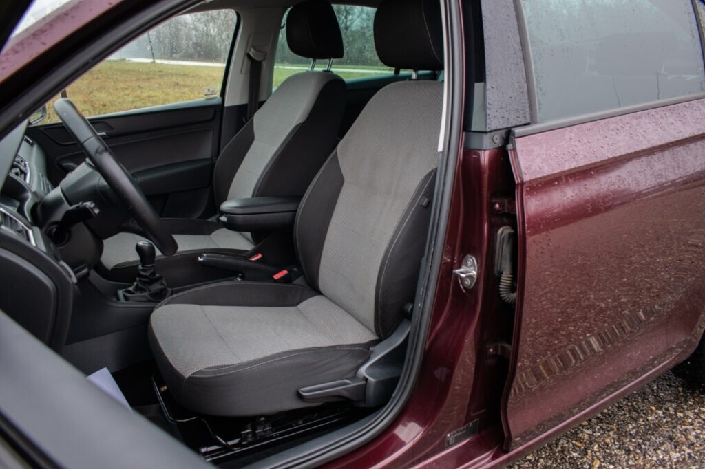 Škoda Rapid 1.2 TSI 77kw M6 - 8