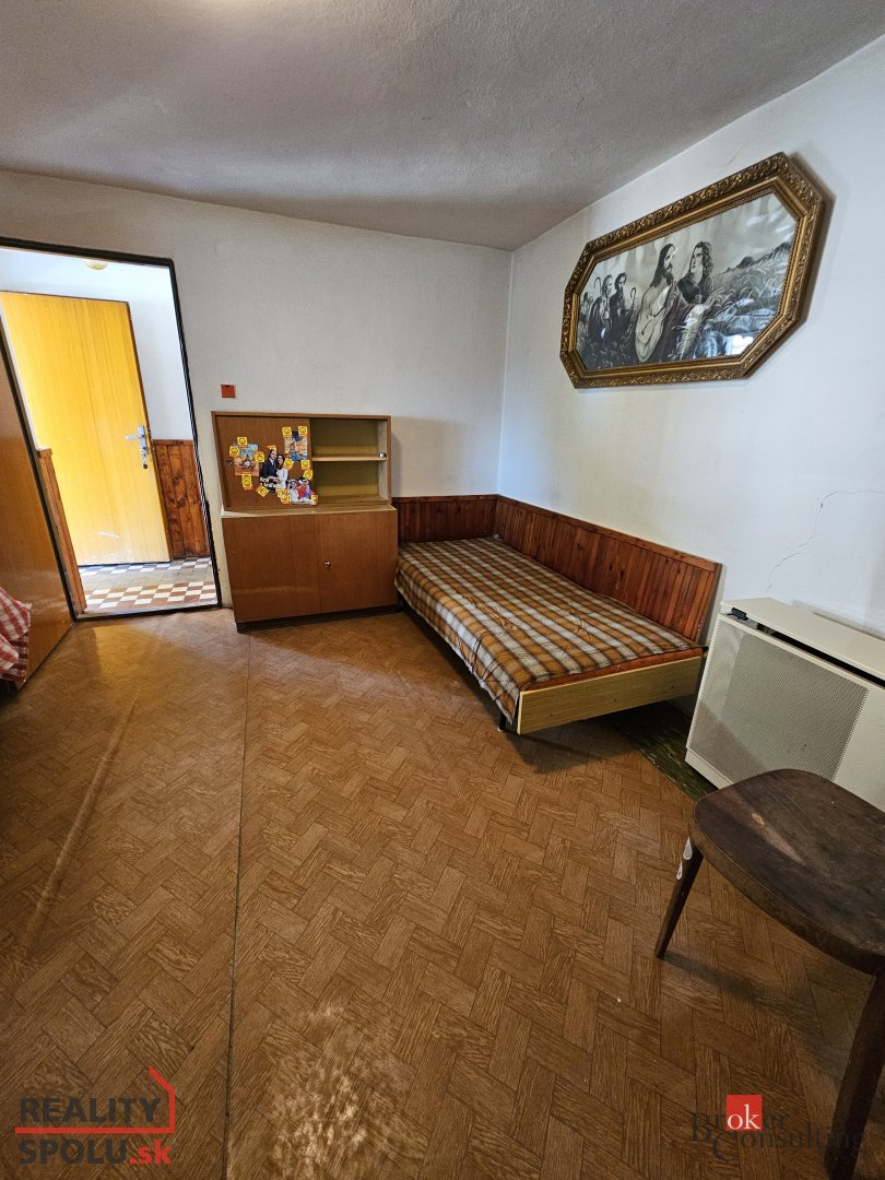 Rodinný dom s veľkou záhradou - 8