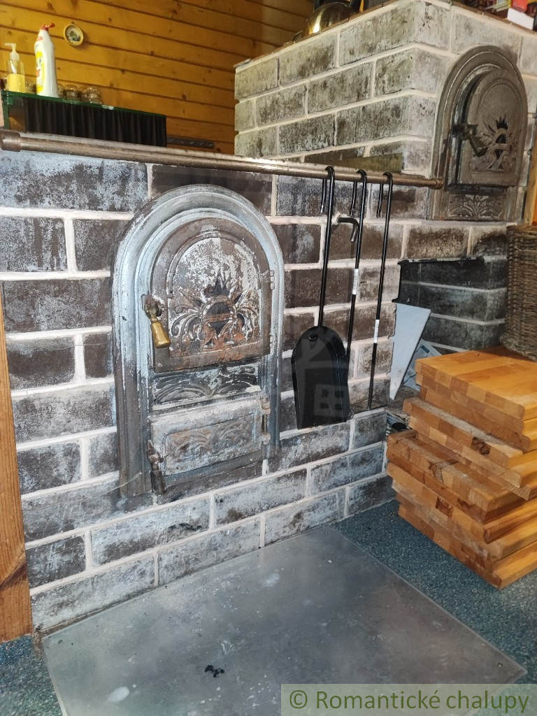 Chata uprostred lesa neďaleko viacerých lyžiarskych stredí - 8