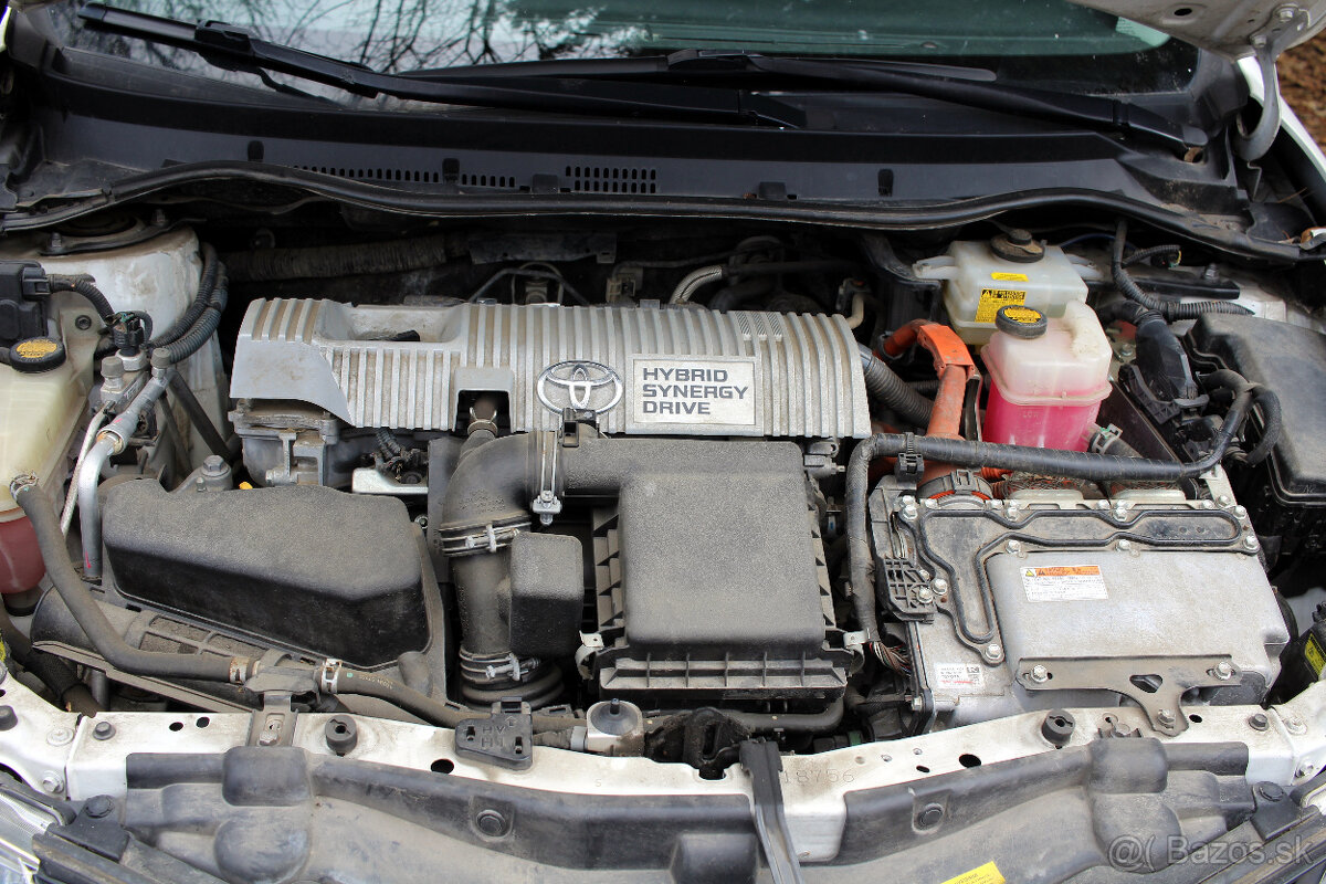 Toyota auris hybrid 1,8 - 8