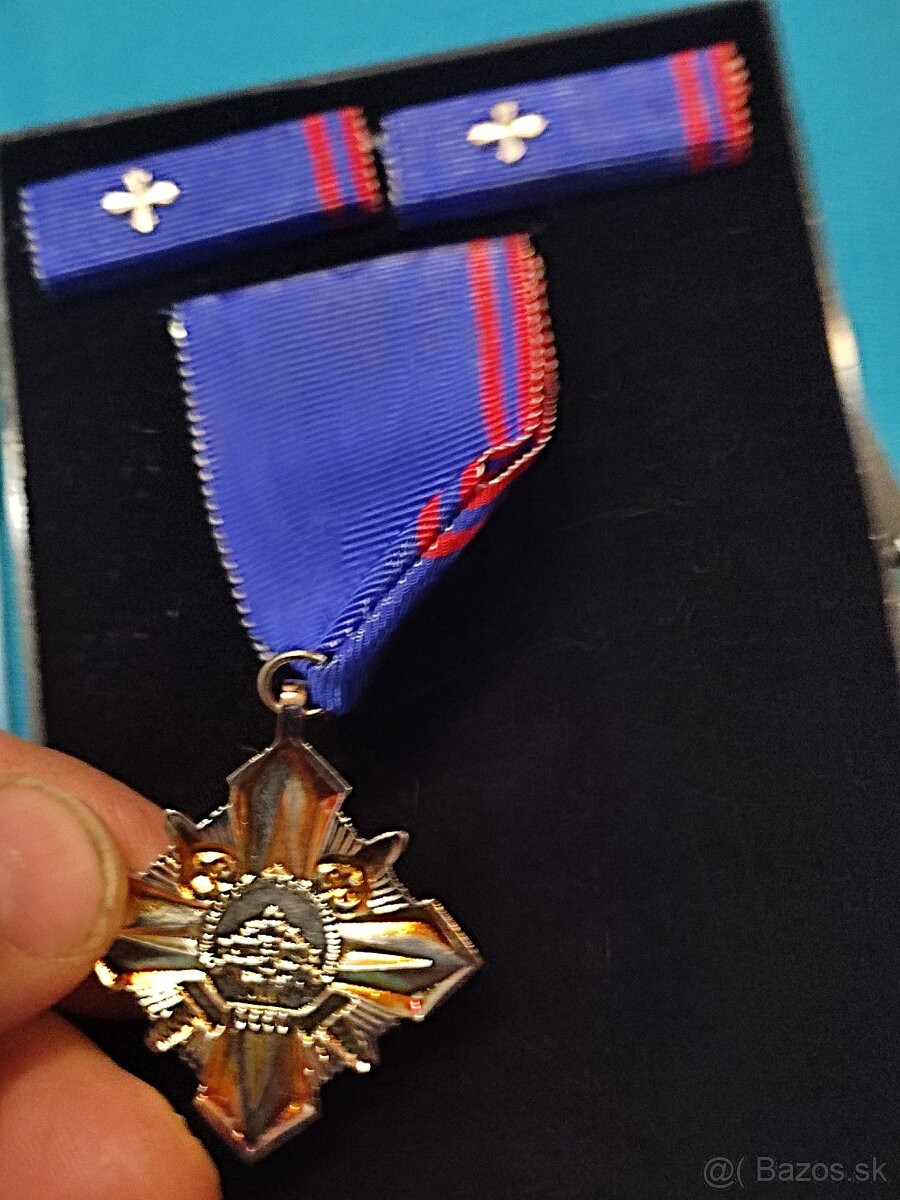 2 odznaky Padakovi specialisti a 2 odznaky za vernosť - 8