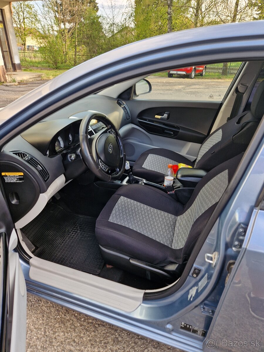 Kia Ceed 1,6 Crdi 85KW 2008 - 8