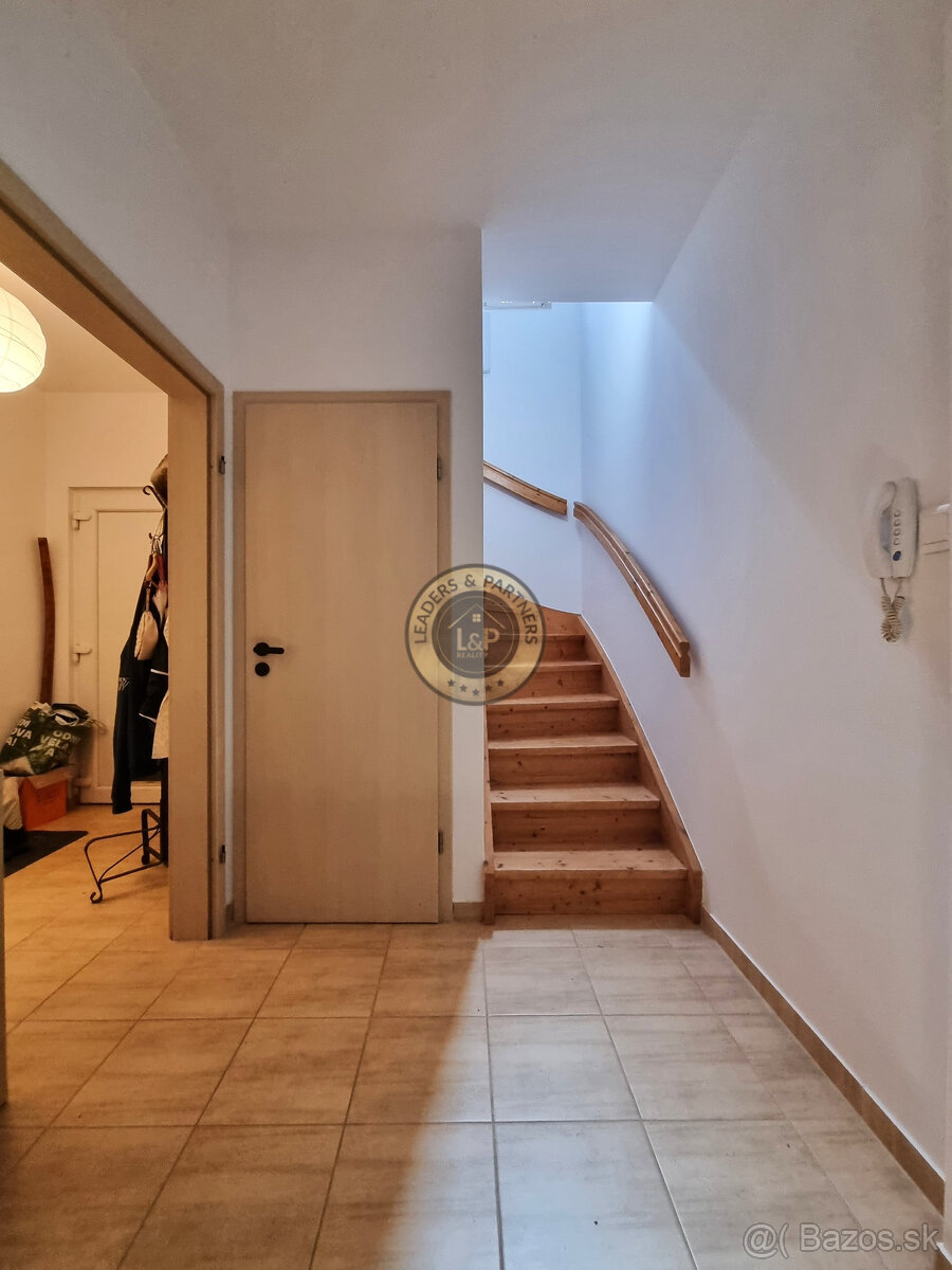 PREDAJ rodinný dom v centre Rajky - 8