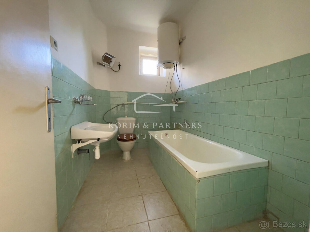 Rodinný dom na rozsiahlom pozemku - 8