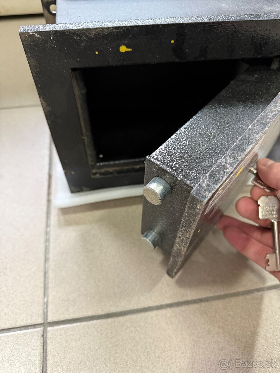 trezor - sejf na klúč SAFETRONICS - 8