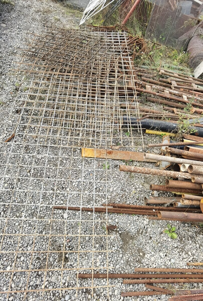 Železné rúry, roxory, stĺpiky, tyče.. Železný materiál - 8