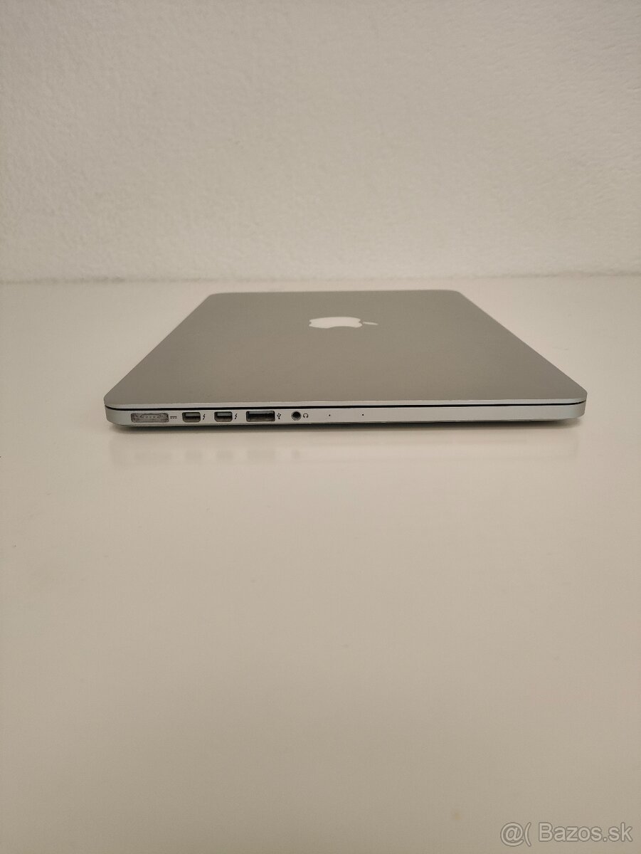 MacBook Pro 2015 13" | i5 • 8GB • 256GB SSD - 8